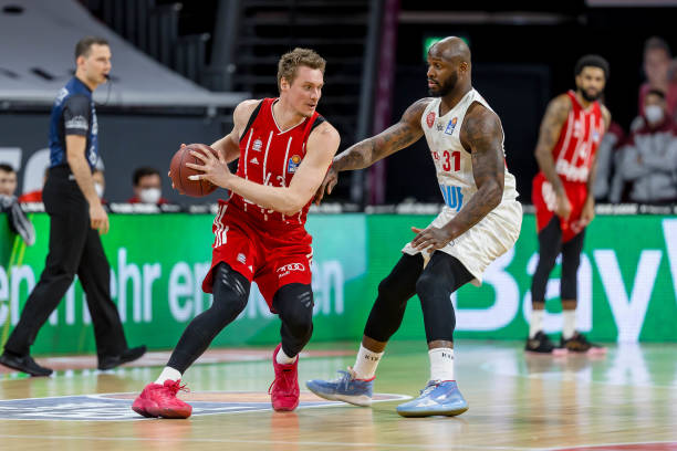 梁靖崑与林 梁靖崑与林